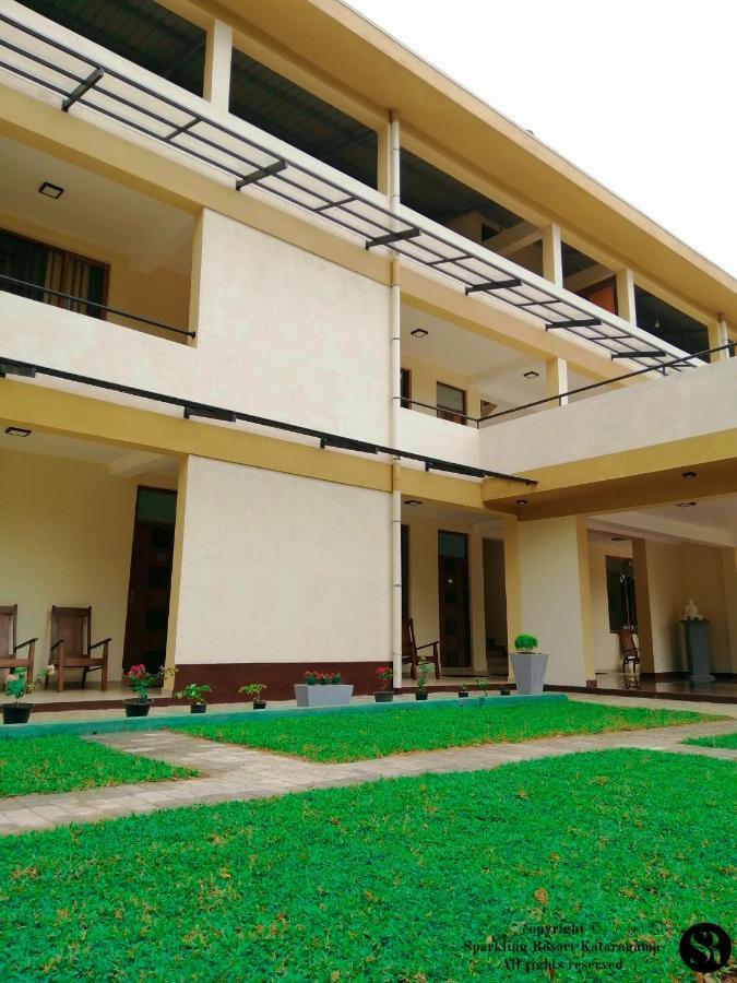 Sparkling Resort Катарагама Экстерьер фото