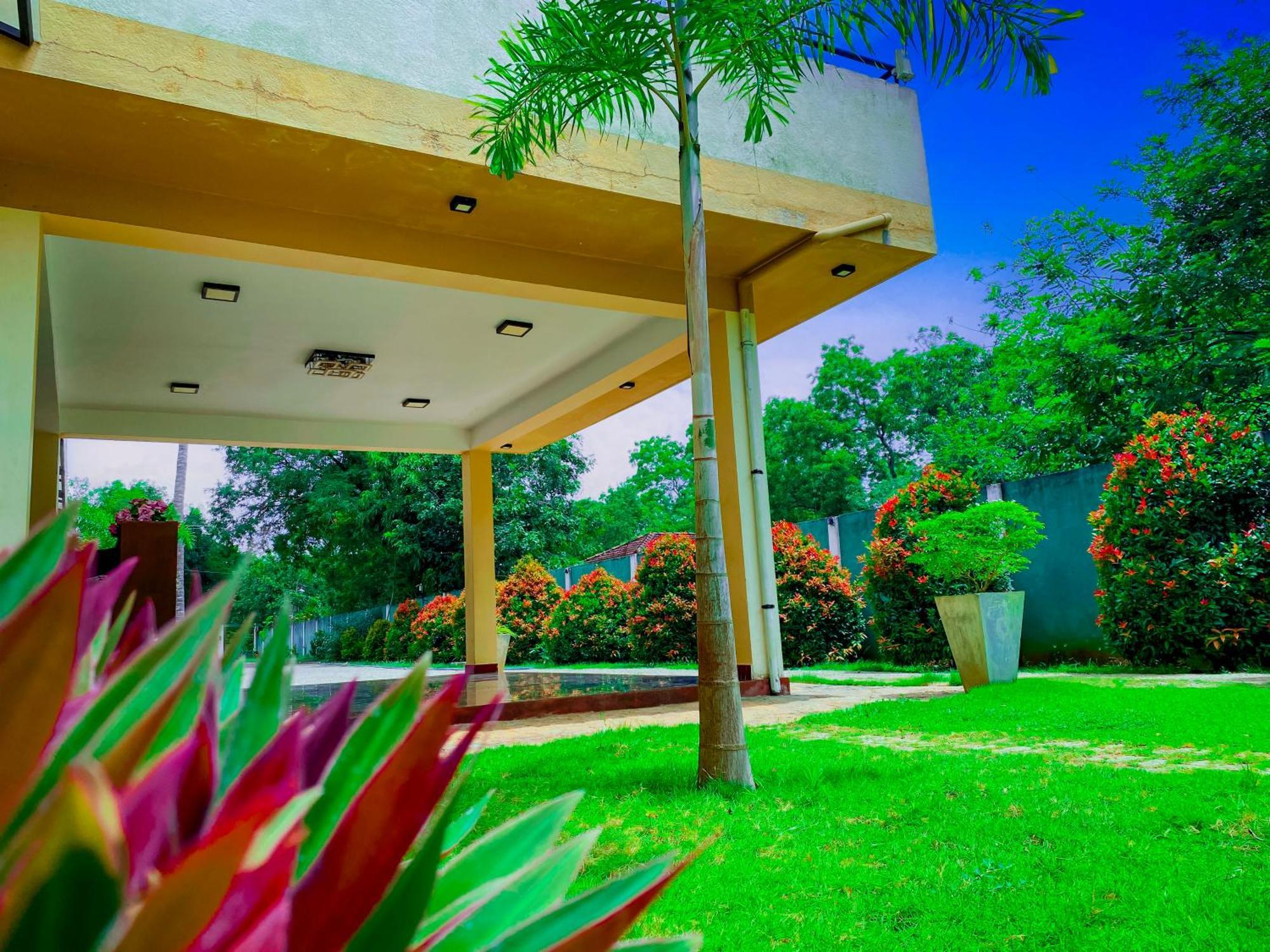 Sparkling Resort Катарагама Экстерьер фото