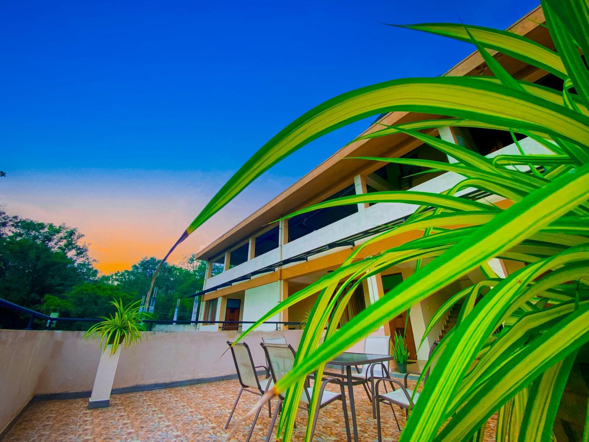 Sparkling Resort Катарагама Экстерьер фото